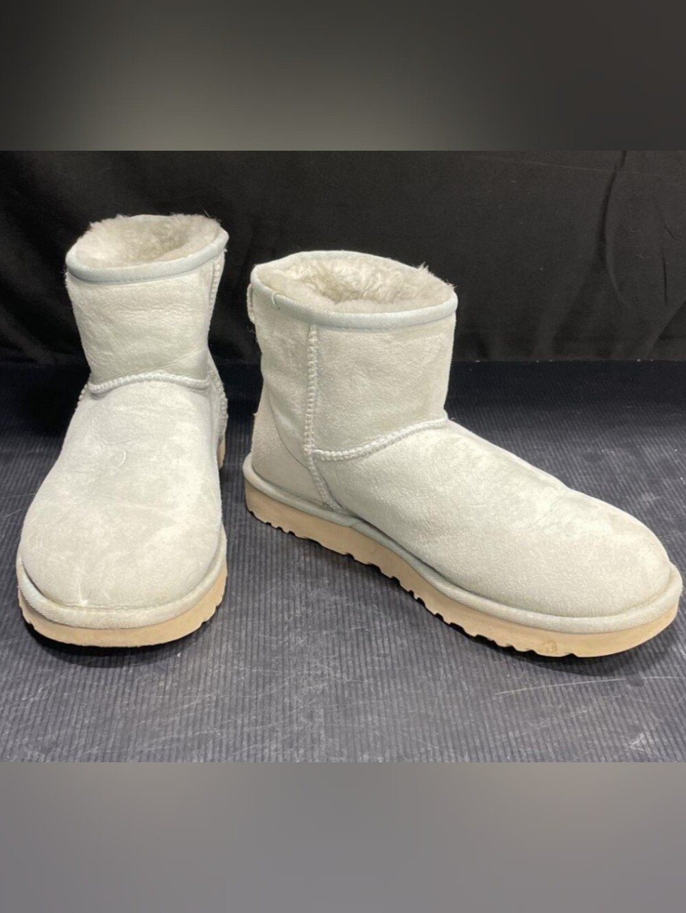 UGG Classic Mini Short Shearling Boots Size 8 Used Great